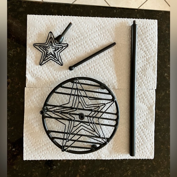 “Final Offer” UGC Metal Star Paper Towel Holder - Picture 5 of 5